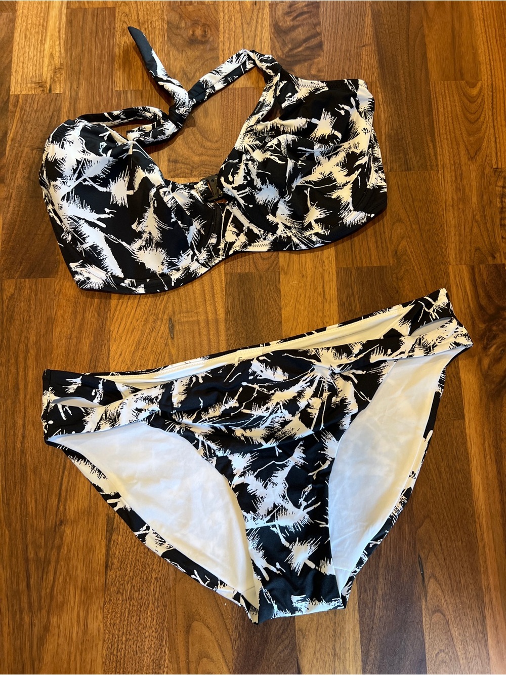 Freya Palm Haze Halter Bikini Top 32H and Twist detail Bikini M